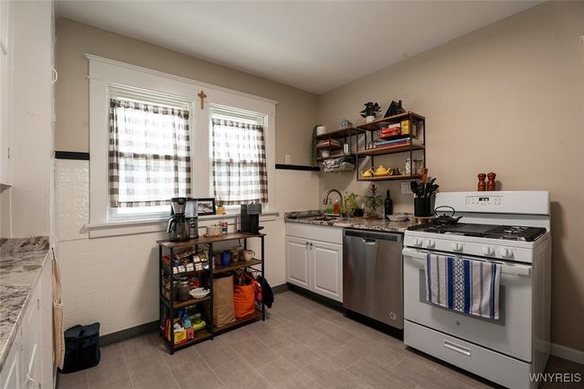 Kitchen in Upper Unit | Image 18