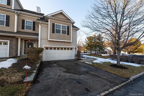 43 Putters Way, Middletown, NY, 10940-2663 | Card Image