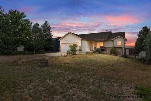 1112 Crescent Dr, Cheyenne, WY, 82007-9107 | Card Image
