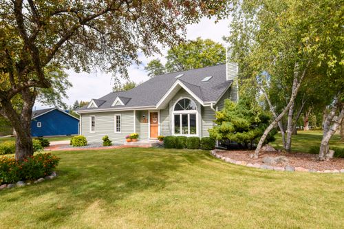 W235N7102 Prairie Ln, Sussex, WI, 53089-3288 | Card Image