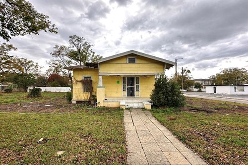 3210 N Tampa St, TAMPA, FL, 33603-5762 | Card Image