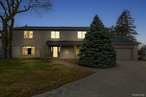25339 Crown Point Ct, Farmington Hills, MI, 48335-1235 | Card Image