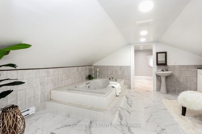 8071 Kipling Ave, House other with 4 bedrooms, 2 bathrooms and 6 parking in Woodbridge ON | Image 33