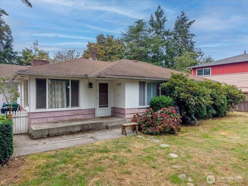 13111 Ashworth Ave N, Seattle, WA, 98133-7613 | Card Image