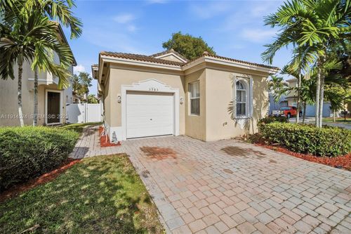 3983 12th Dr, Homestead, FL, 33033-5935 | Card Image