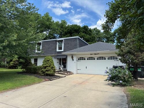 113 Lakeland Hills Dr, Fairview Heights, IL, 62208-3434 | Card Image