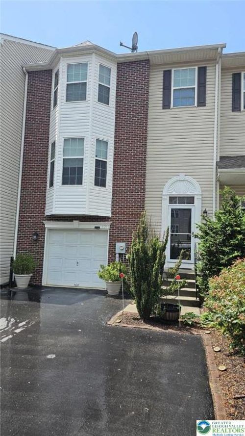 5299 Spring Ridge Dr E, Macungie, PA, 18062-9584 | Card Image