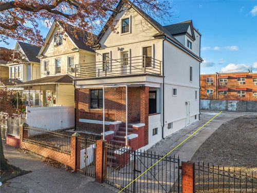 9443 46th Ave, Elmhurst, NY, 11373-2822 | Card Image