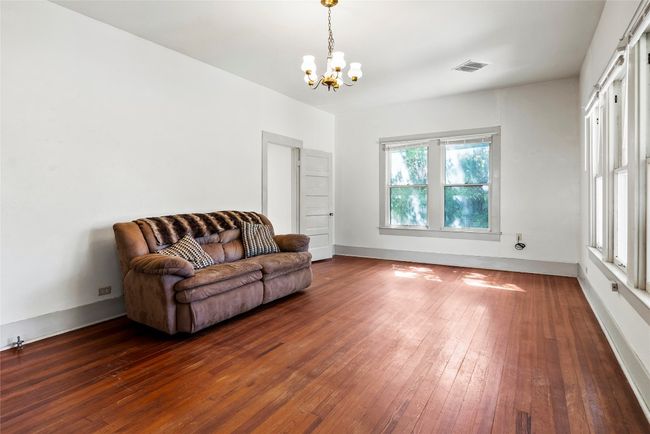 1115 N Avenue C, House other with 2 bedrooms, 1 bathrooms and 2 parking in Elgin TX | Image 6