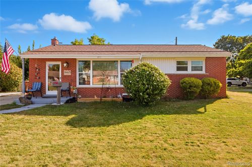 36675 Thinbark St, Wayne, MI, 48184-1137 | Card Image