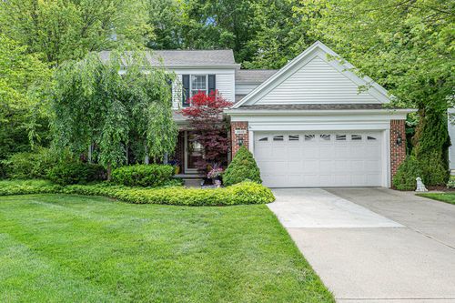 4618 Woodcreek Dr Se, Grand Rapids, MI, 49546-7914 | Card Image