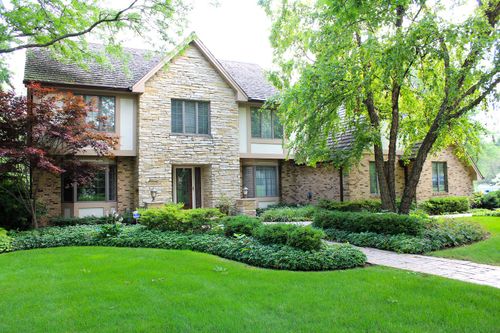 560 81st St, Burr Ridge, IL, 60527-5985 | Card Image