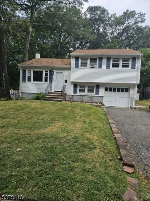 67 Knolls Rd, Bloomingdale, NJ, 07403-1513 | Card Image