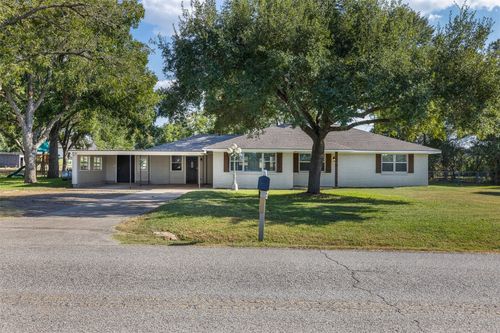 1906 Gun And Rod Rd, Brenham, TX, 77833-5918 | Card Image