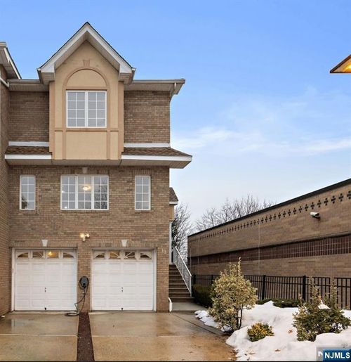 12 Liberty Ct, Secaucus, NJ, 07094-3440 | Card Image