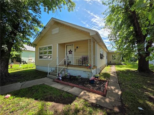 222 S Burns St, Independence, KS, 67301-3812 | Card Image