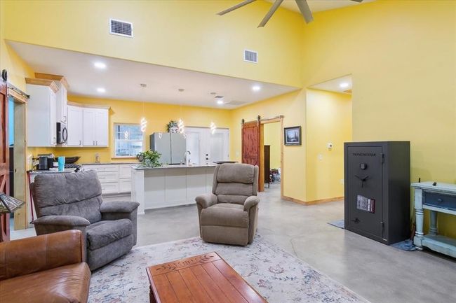 13052 Fm 1818, House other with 3 bedrooms, 2 bathrooms and null parking in Huntington TX | Image 9