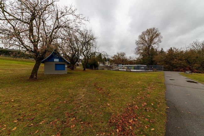 320 Holmes St, House other with 5 bedrooms, 2 bathrooms and null parking in New Westminster BC | Image 22