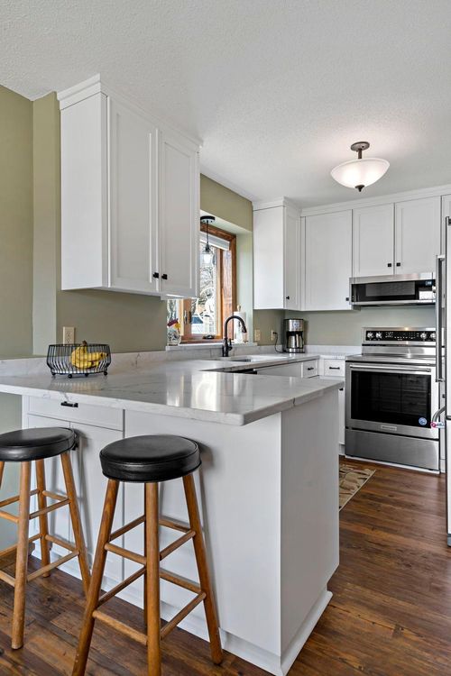 111506 Bender Ct, Chaska, MN, 55318-1311 | Card Image