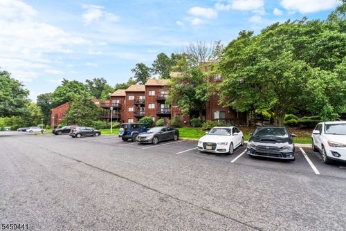 8-4 Brandywine Ct, Vernon, NJ, 07462-4544 | Card Image