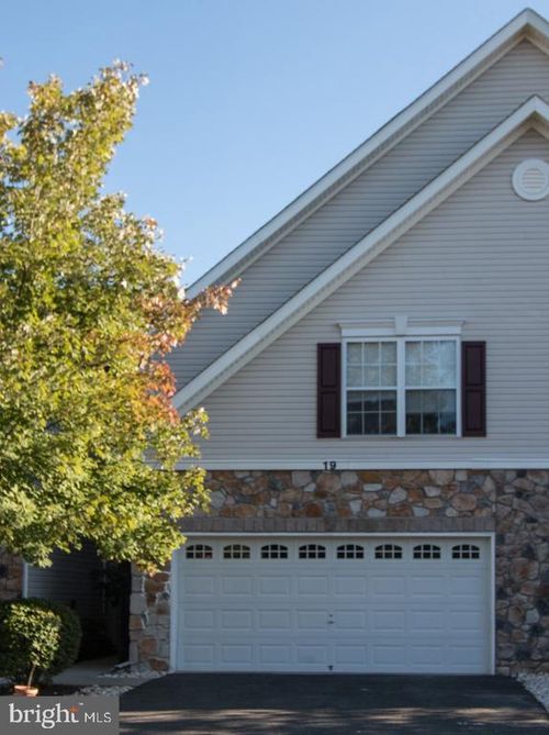 19 Miller Cir, Pennington, NJ, 08534-5148 | Card Image