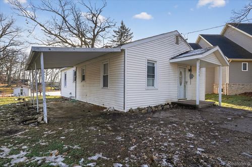 16048 Moran Dr, Linden, MI, 48451-8715 | Card Image