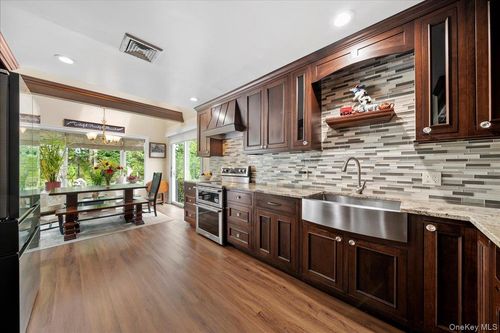 27 Bieselin Rd, Bellport, NY, 11713-2920 | Card Image