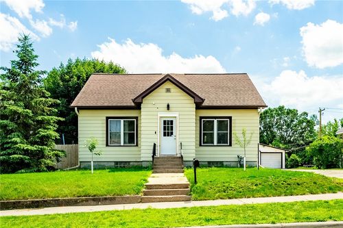 119 W Elm St, Chippewa Falls, WI, 54729-1826 | Card Image