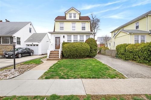 587 Dubois Ave, Valley Stream, NY, 11581-3211 | Card Image