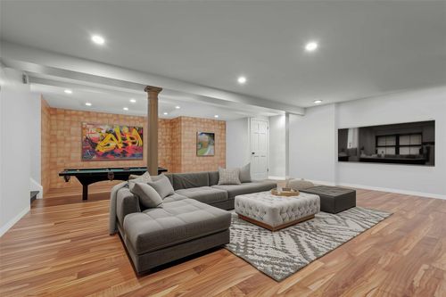 669 W Fingerboard Rd, Staten Island, NY, 10305-2633 | Card Image