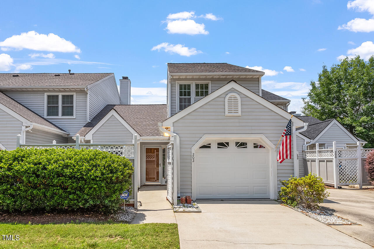 202 Lakewater Drive, For Sale in Cary Zoocasa