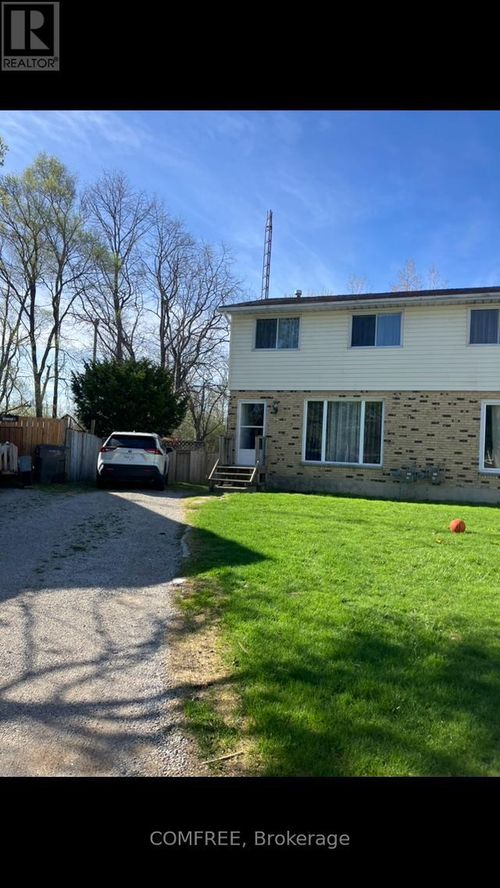 560 Short Street, Petrolia, ON, N0N1R0 | Card Image