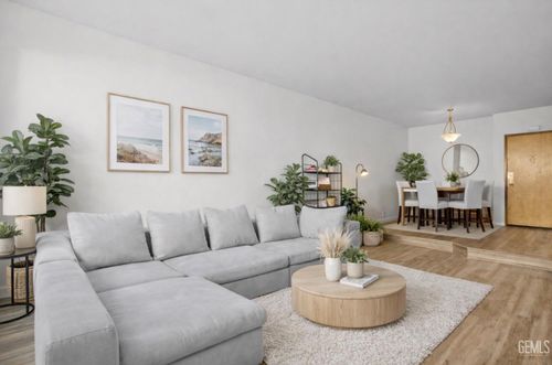 2-19009 Sherman Way, Reseda, CA, 91335 | Card Image