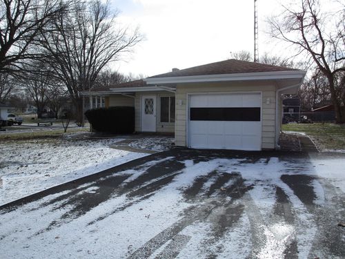 306 Grant St, Harvard, IL, 60033-3132 | Card Image