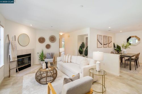 302 Columbia Cir, Benicia, CA, 94510-3909 | Card Image