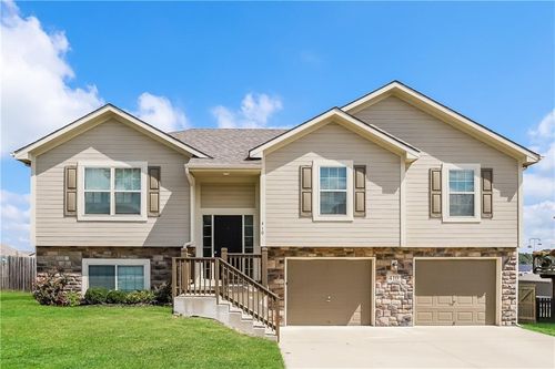 410 W Heritage Dr, Raymore, MO, 64083-7814 | Card Image