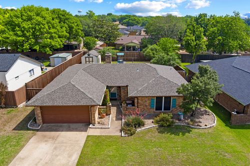 224 Overcrest Dr, Benbrook, TX, 76126-4042 | Card Image