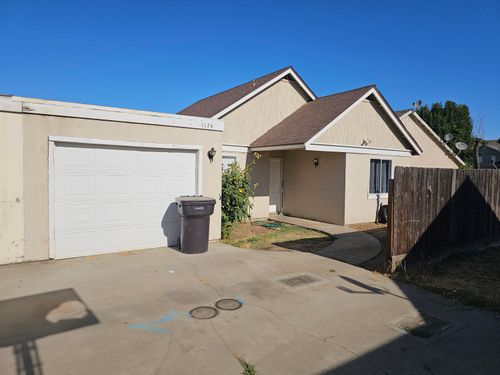 1174 Cabrillo Dr, Tulare, CA, 93274-8540 | Card Image