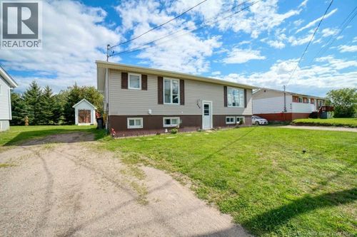 838 Helen St, House with 4 bedrooms, 2 bathrooms and null parking in Bathurst NB | Card Image