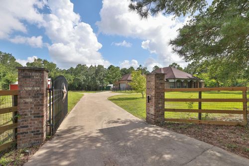 12002 Hillcrest Dr, Pinehurst, TX, 77362-4092 | Card Image