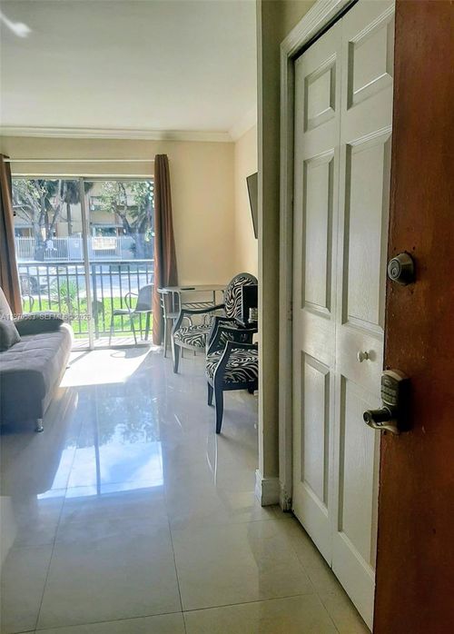112-251 172nd St, Sunny Isles Beach, FL, 33160-3437 | Card Image