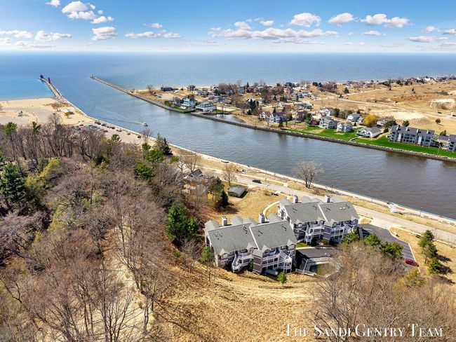 UNIT-21 - 810 S Harbor Dr, Condo with 3 bedrooms, 3 bathrooms and null parking in Grand Haven MI | Image 6