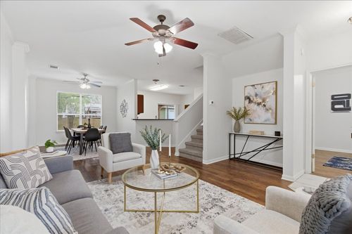 137 Crescent Dr, Buda, TX, 78610-3224 | Card Image