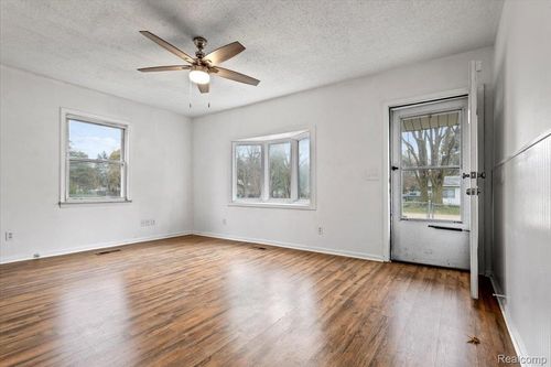 4203 Minerva Dr, Flint, MI, 48504-1428 | Card Image