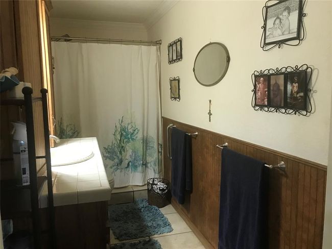 Secondary Hall Bath | Image 20