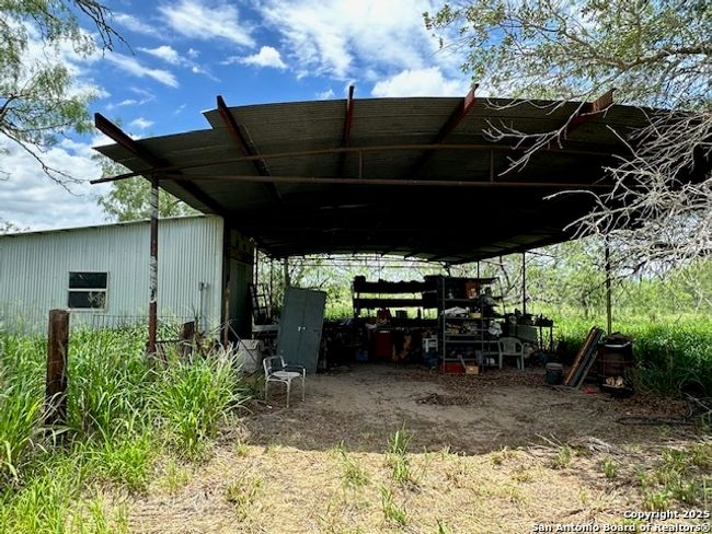 7527 N State Highway 16, Home with 3 bedrooms, 2 bathrooms and null parking in Poteet TX | Image 5