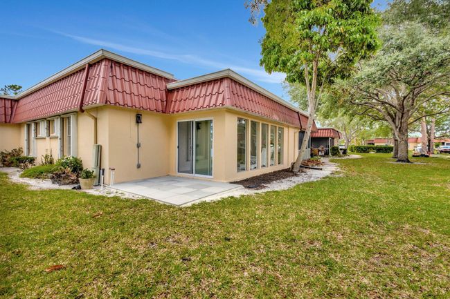 733 Nantucket Cir, Condo with 2 bedrooms, 2 bathrooms and null parking in Lake Worth FL | Image 27
