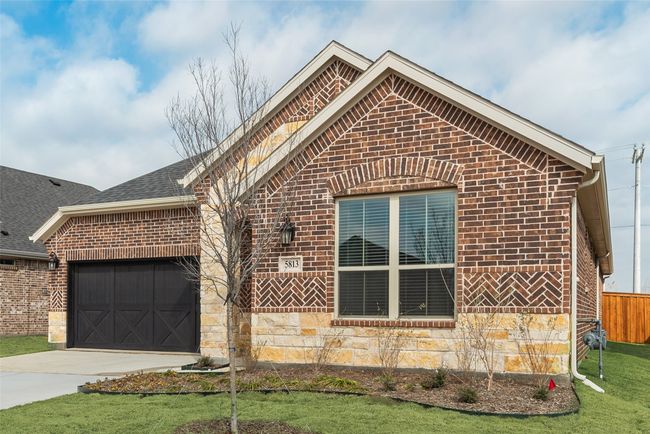 5813 Edward Dr, House other with 3 bedrooms, 2 bathrooms and null parking in Aubrey TX | Image 5