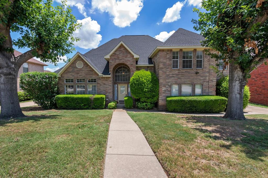 Murwick Dr, Arlington, TX 76016
