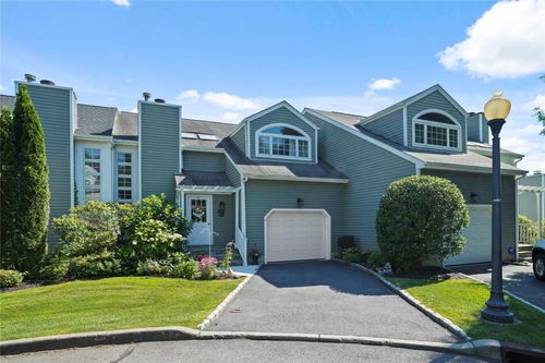 9 Pinewood Cir, White Plains, NY, 10603-2512 | Card Image